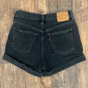 Levi’s Mom Short